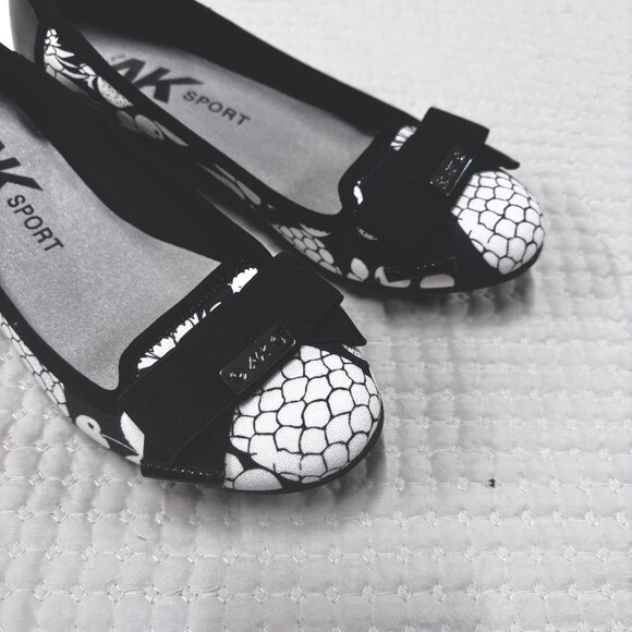 Anne Klein Sport Black and White Comfort Ballets, Size 6.5 - Picture 8 of 14